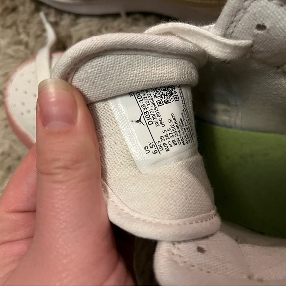 Nike White and Pink Sneakers - Picture 5 of 7